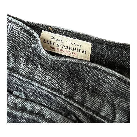 Levi's Premium Wedgie Straight Jeans Button Fly 27 Black Denim crop ankle - Picture 3 of 6